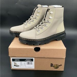 Dr Martins / New In Box/‎ Combs W/ Warmed Stone / Women’s Size 9